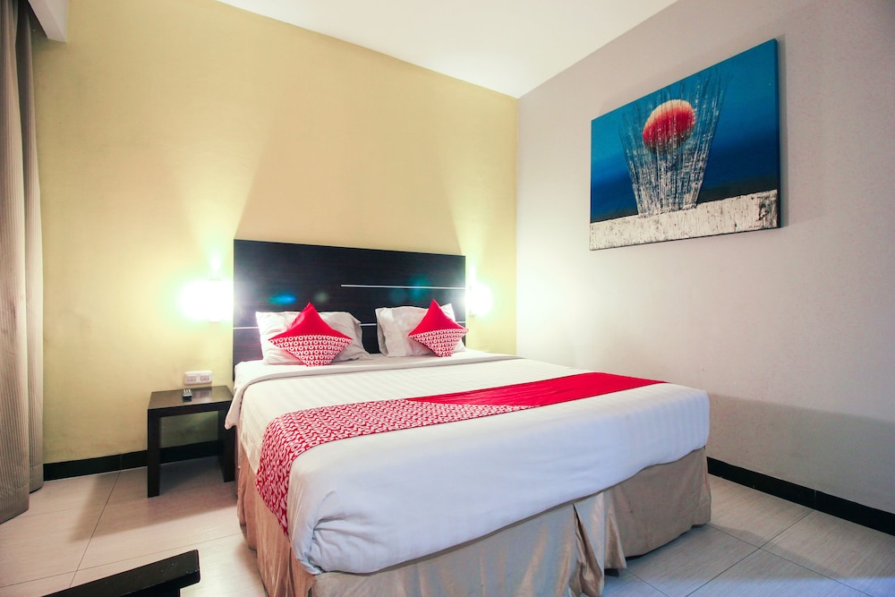 iShine Hotel by OYO Rooms