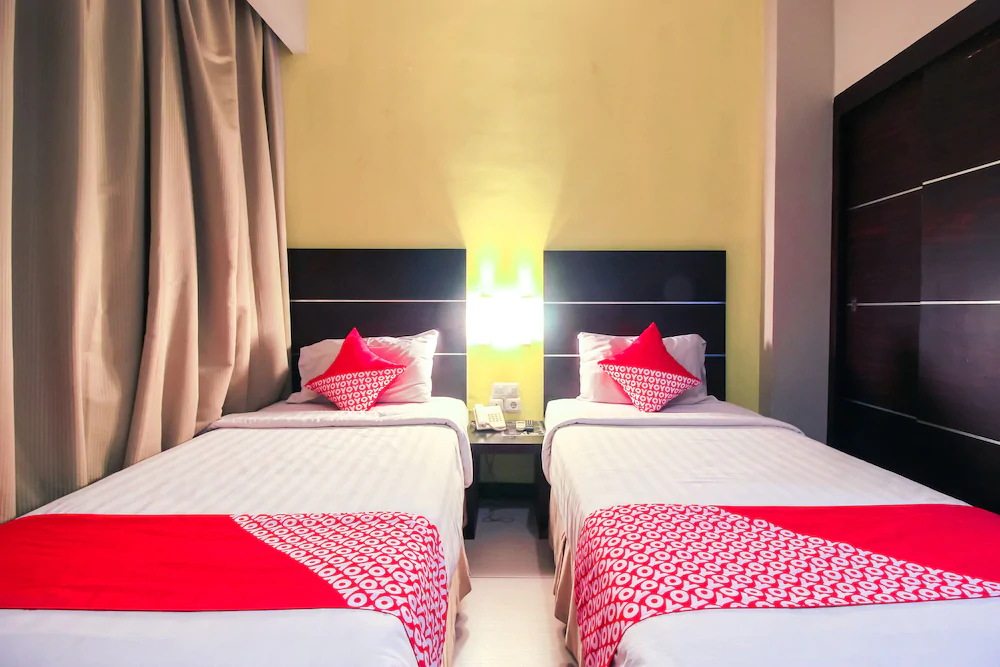 iShine Hotel by OYO Rooms