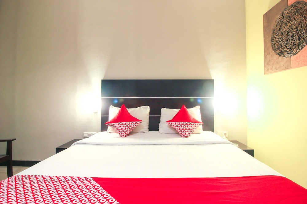 iShine Hotel by OYO Rooms