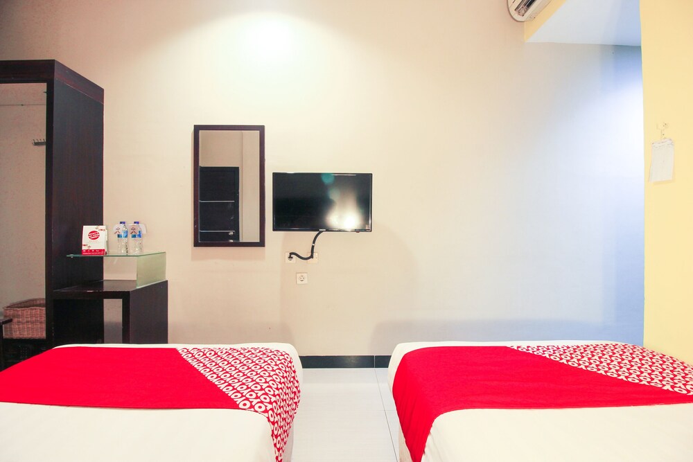 iShine Hotel by OYO Rooms