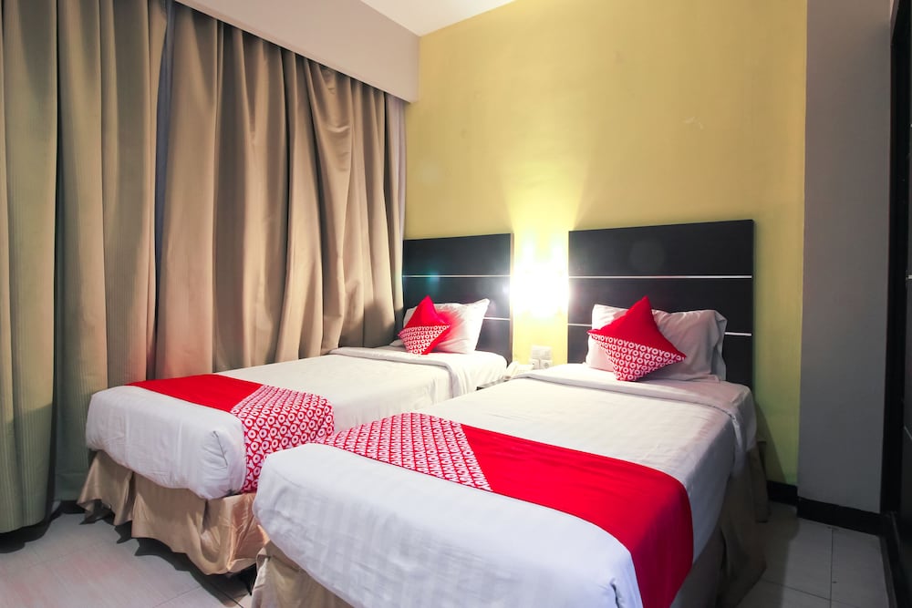 iShine Hotel by OYO Rooms