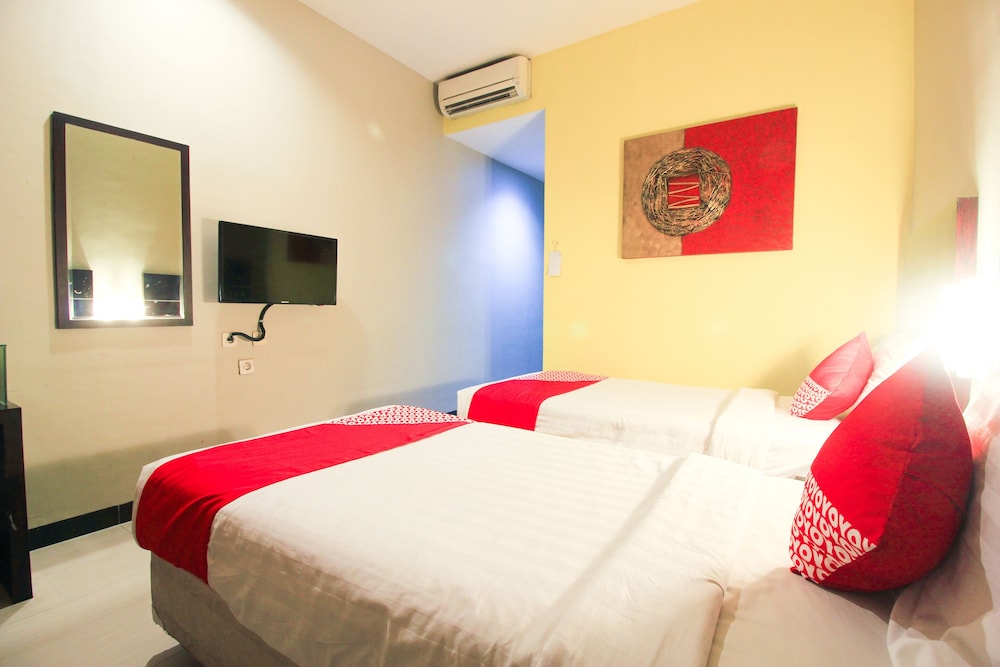 iShine Hotel by OYO Rooms