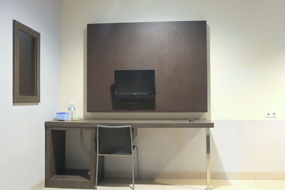 Majestiq Hotel by OYO