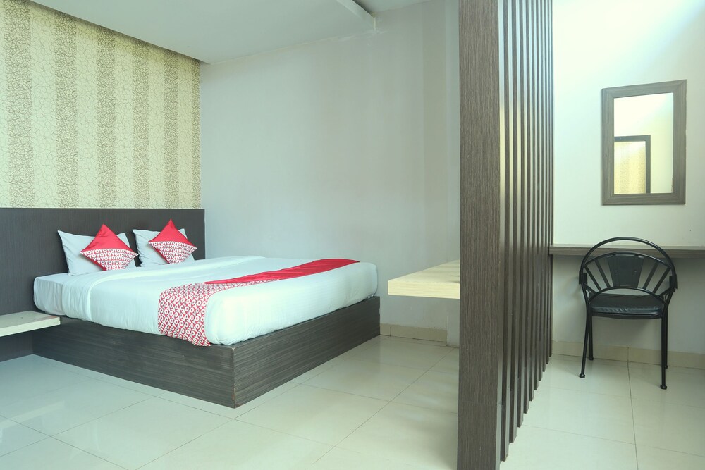 Majestiq Hotel by OYO