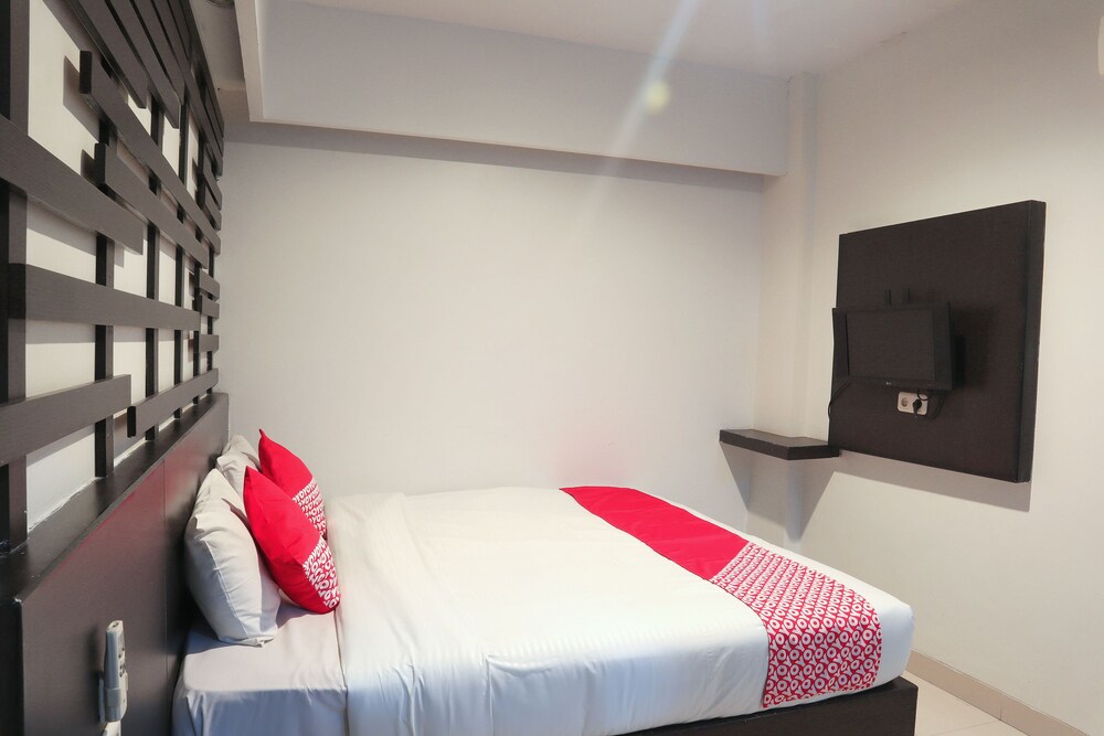 Majestiq Hotel by OYO