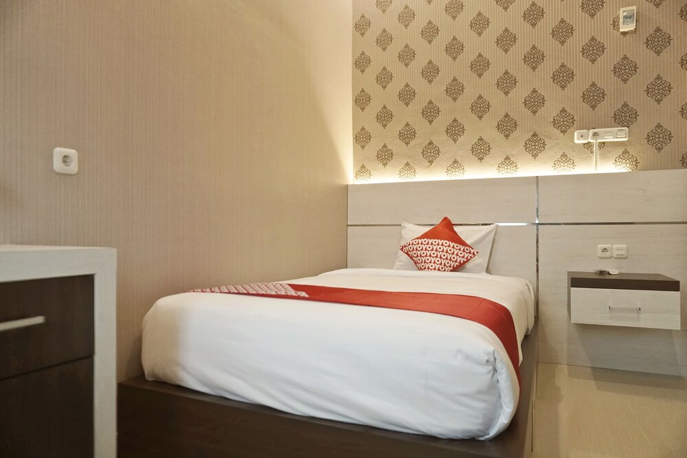 Mr Carpet by OYO Rooms