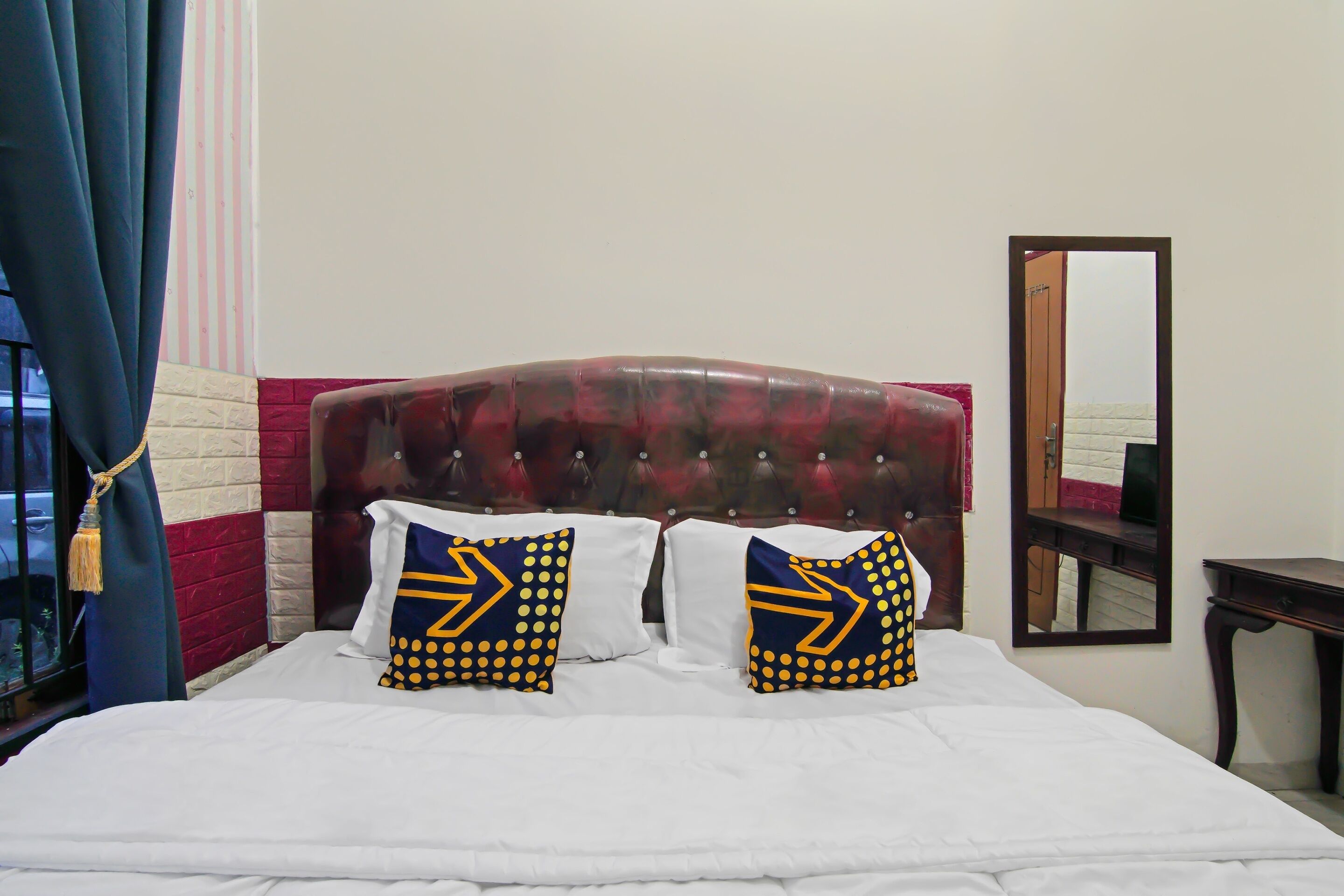 Spot On 92570 Putri Guest House Syariah