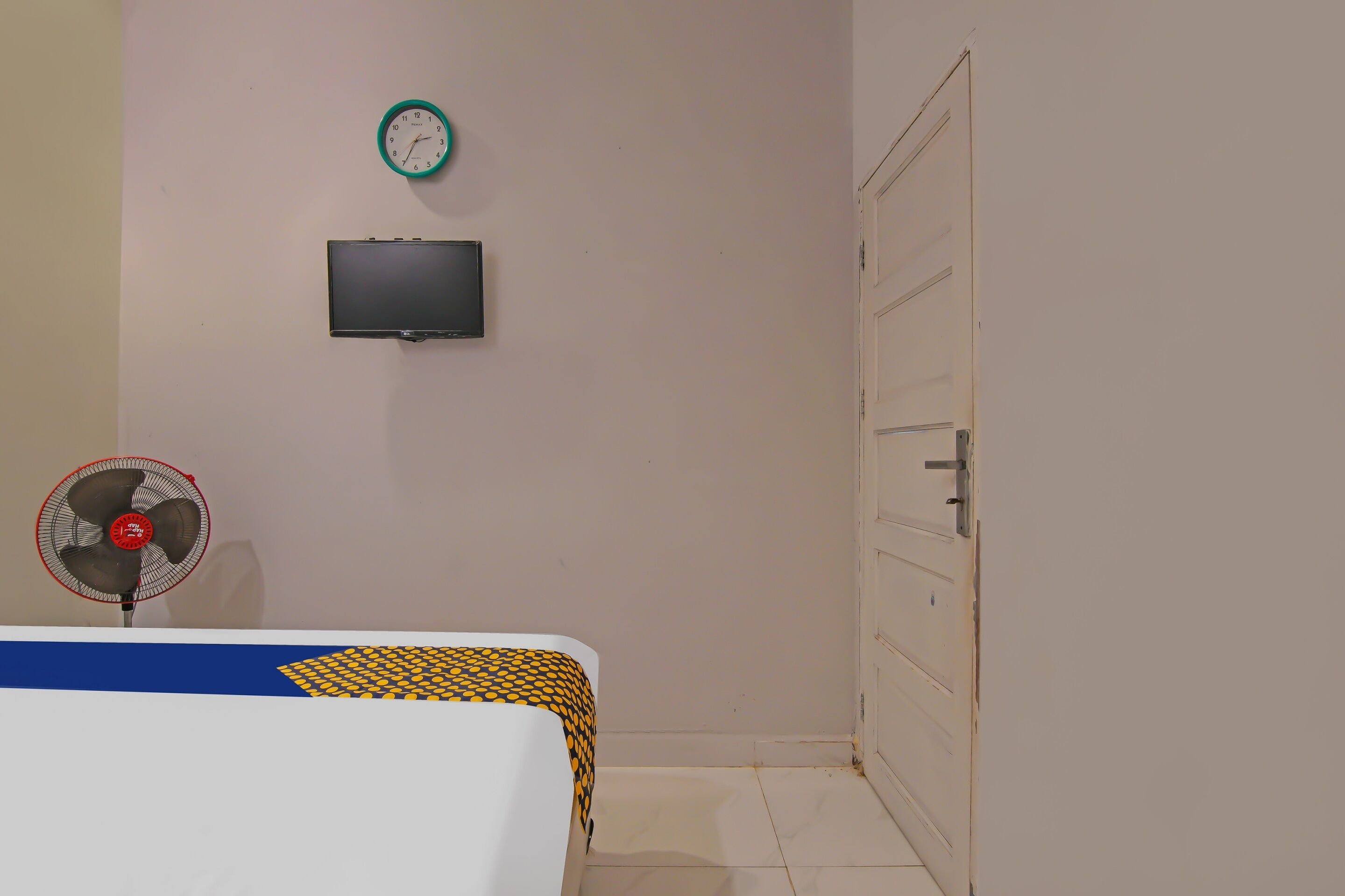 Spot On 92570 Putri Guest House Syariah