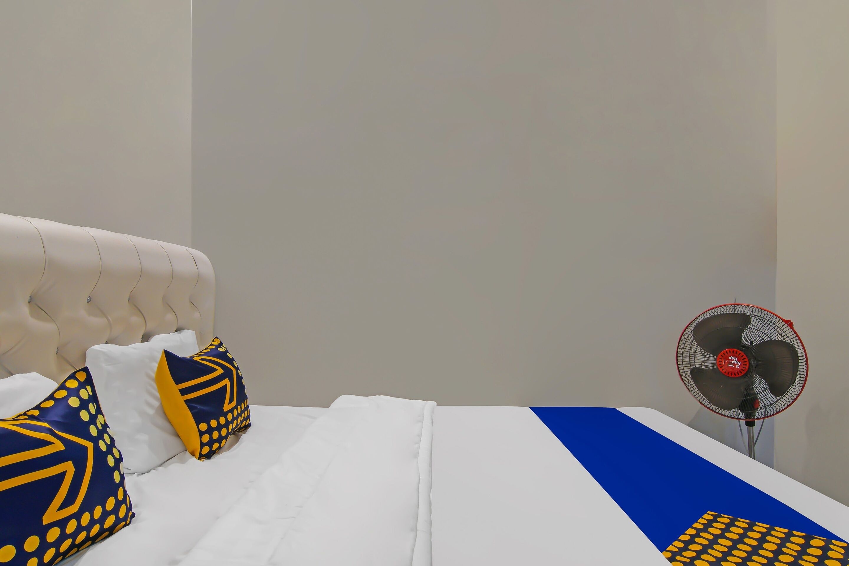 Spot On 92570 Putri Guest House Syariah