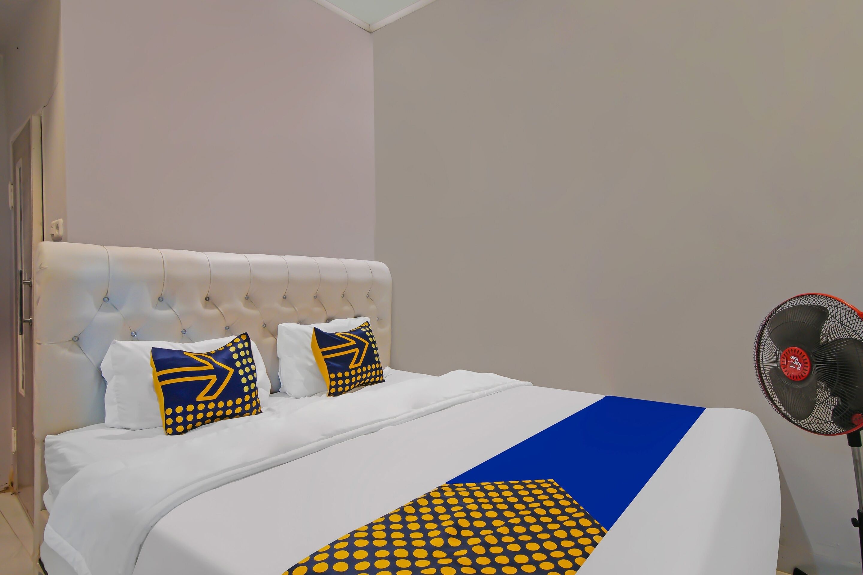 Spot On 92570 Putri Guest House Syariah