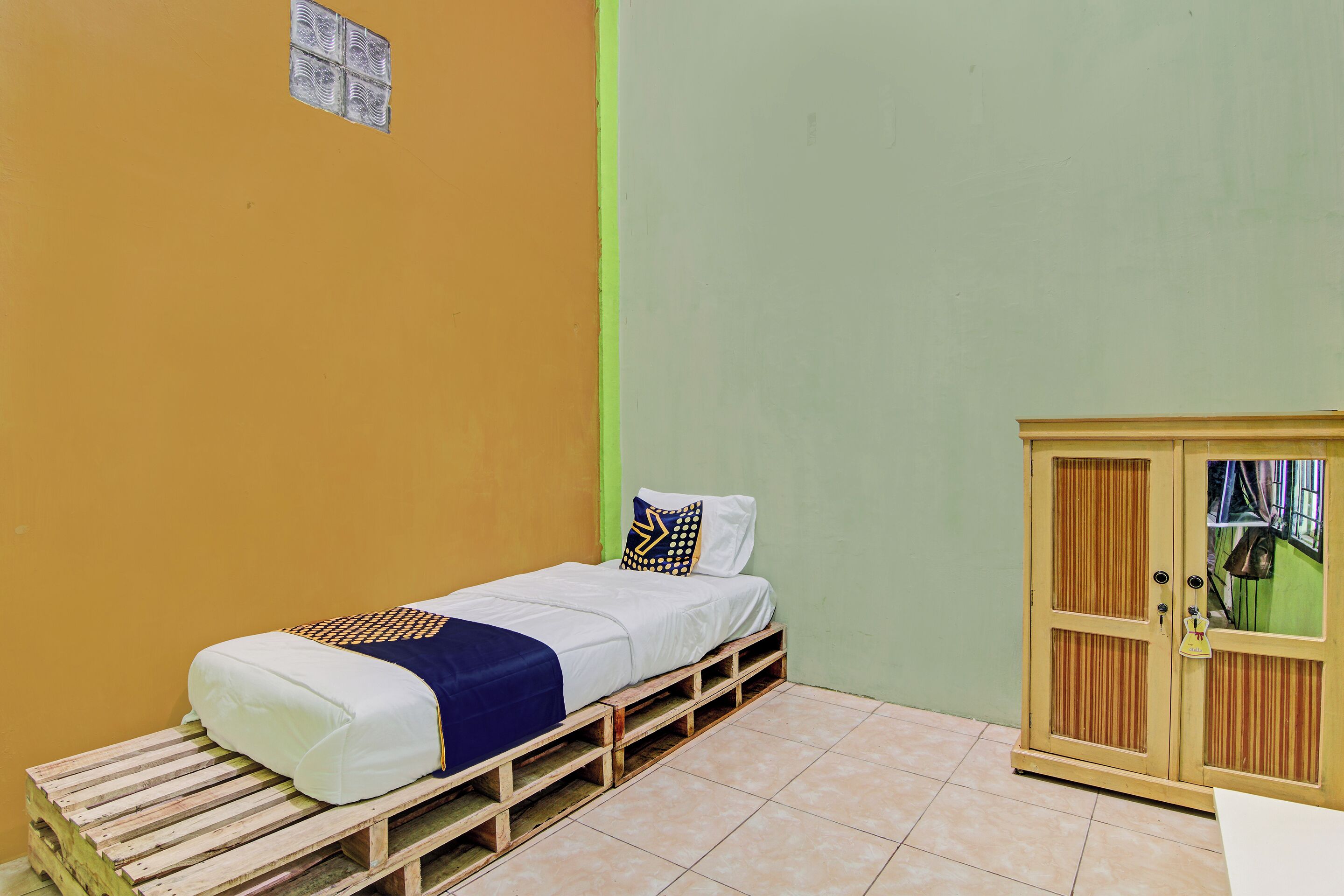 Spot On 92716 Penginapan Syafira