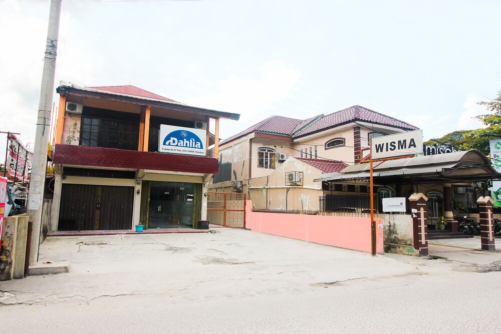 Wisma Dahlia by OYO Rooms