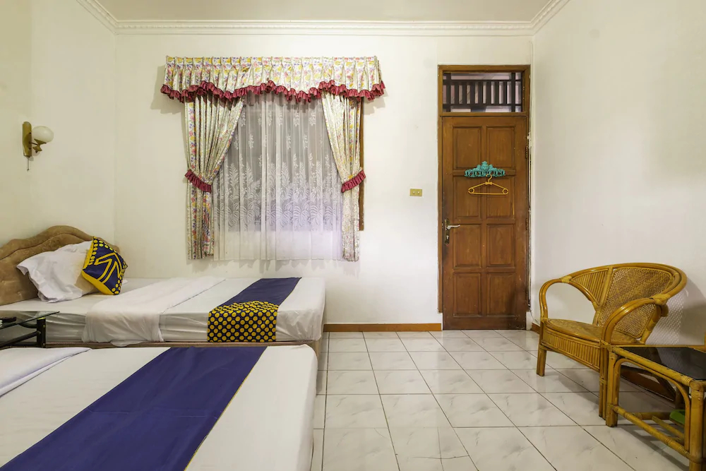 Hotel Mahkota Pantai by OYO Rooms