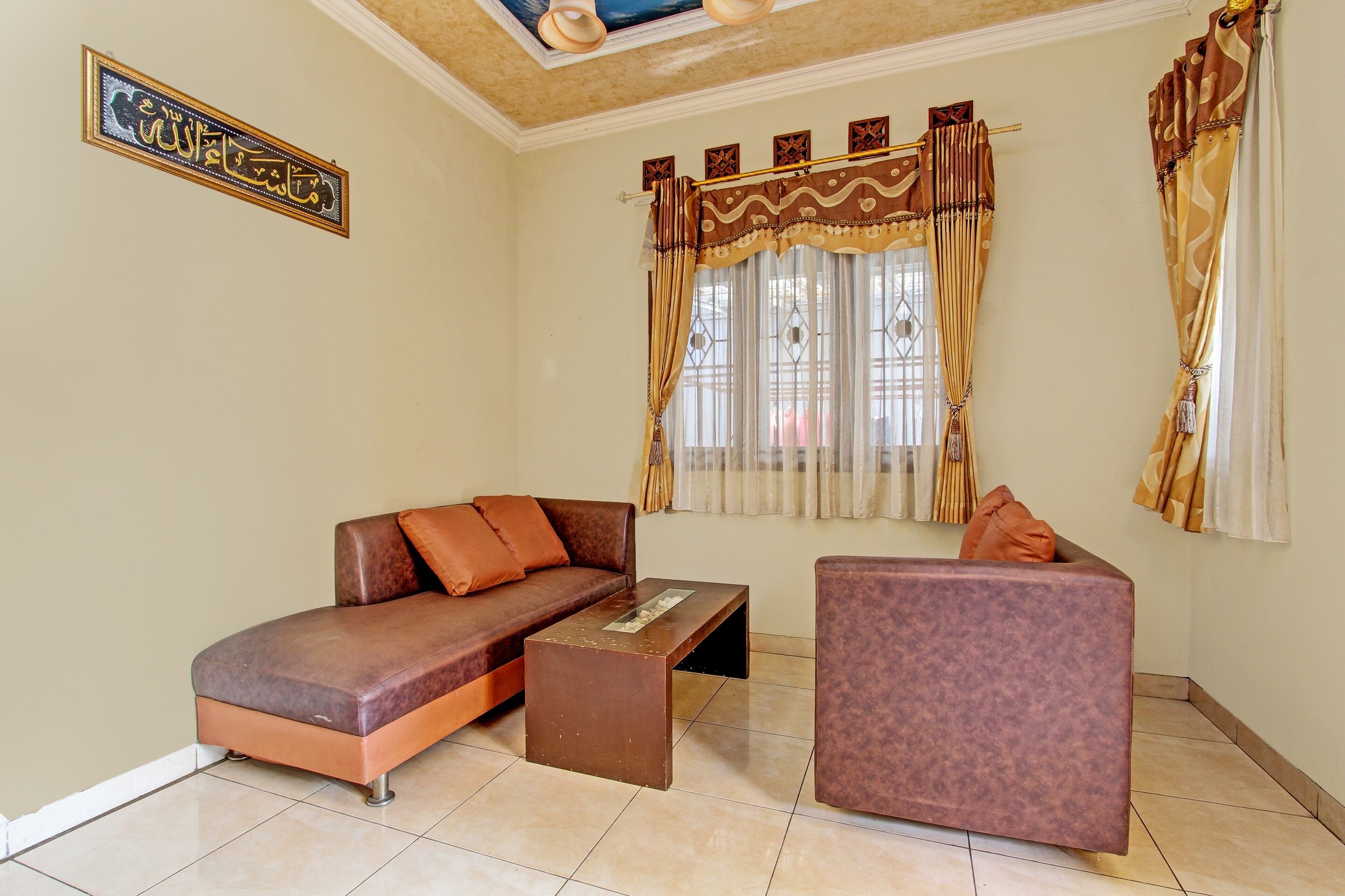 SPOT ON 92424 Wulan Homestay Syariah