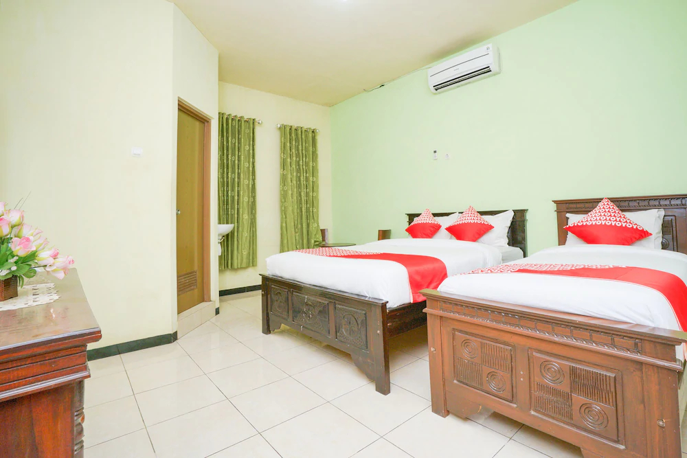 Penginapan Anggrek Syariah 1 by OYO Rooms