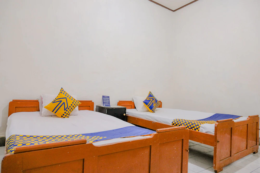 Hotel Raya by OYO Rooms