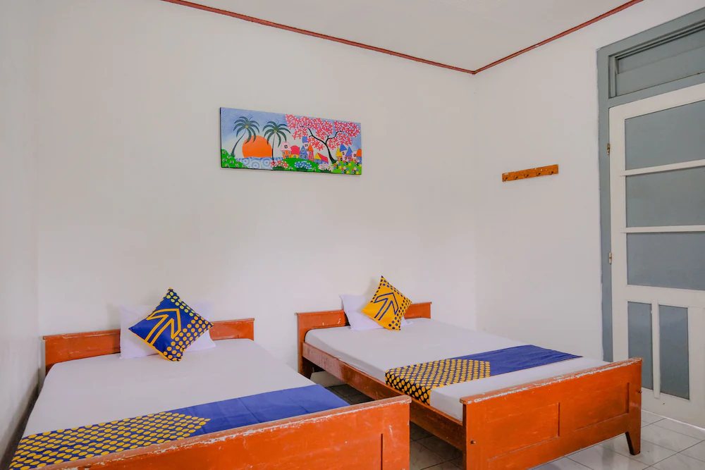 Hotel Raya by OYO Rooms