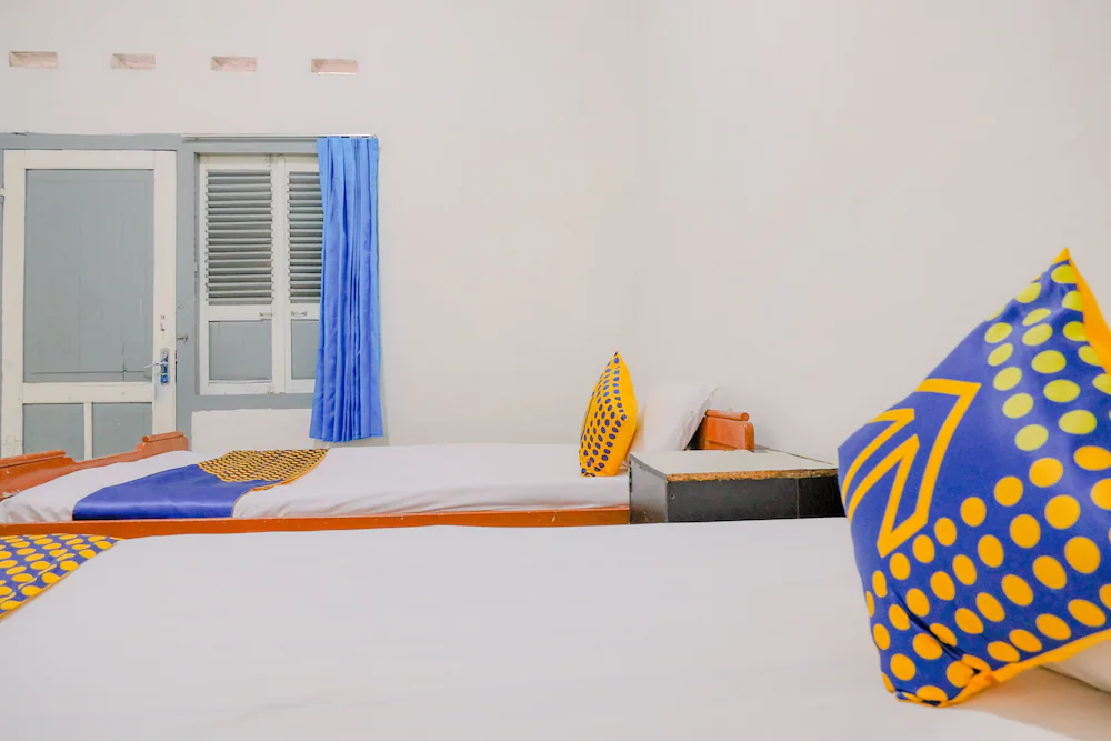 Hotel Raya by OYO Rooms
