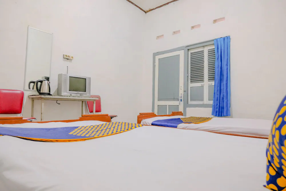 Hotel Raya by OYO Rooms
