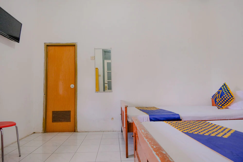 Hotel Raya by OYO Rooms
