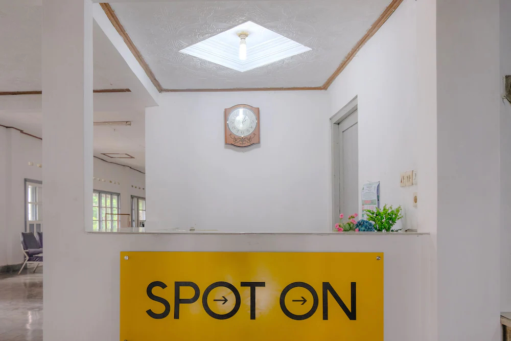 Hotel Raya by OYO Rooms
