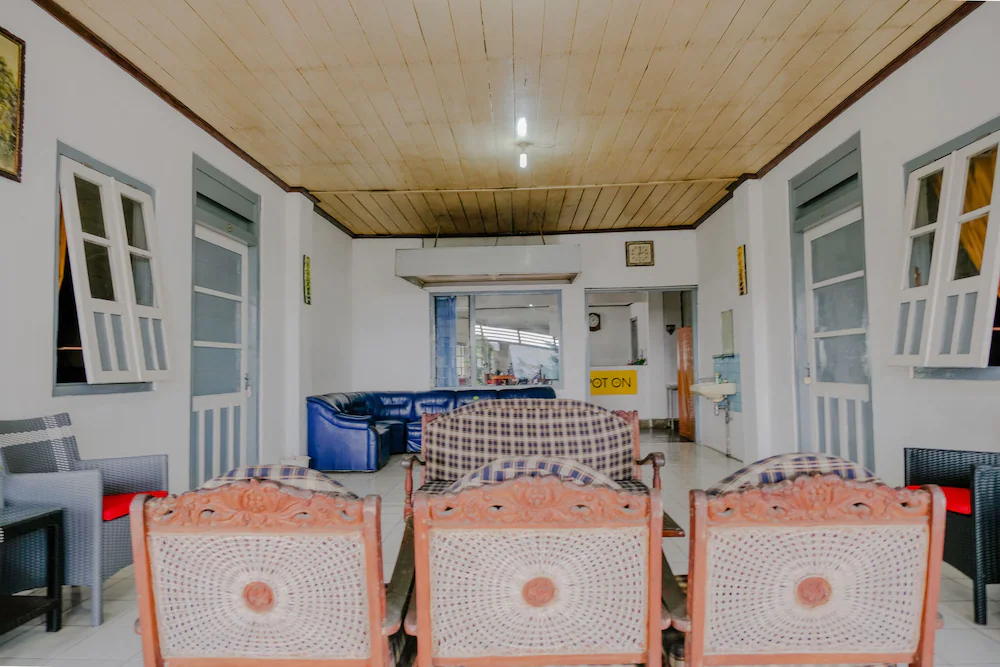 Hotel Raya by OYO Rooms