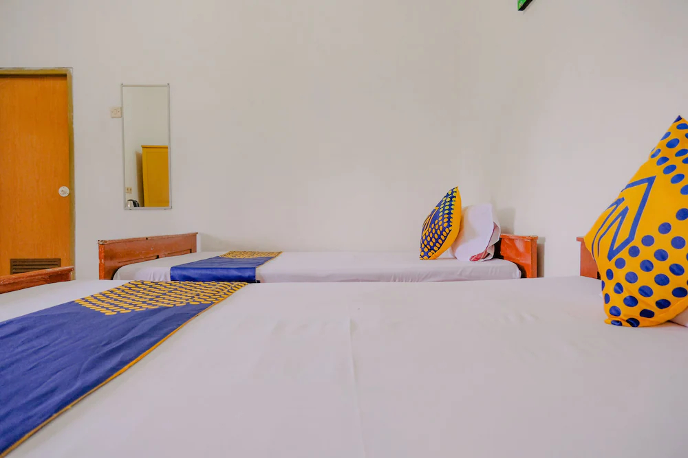 Hotel Raya by OYO Rooms