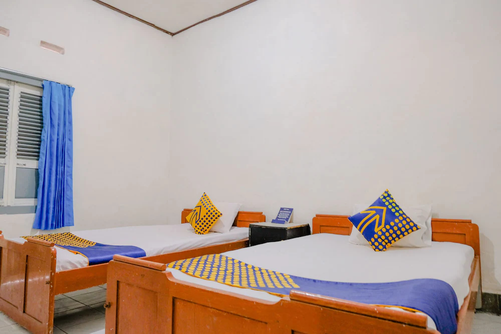 Hotel Raya by OYO Rooms