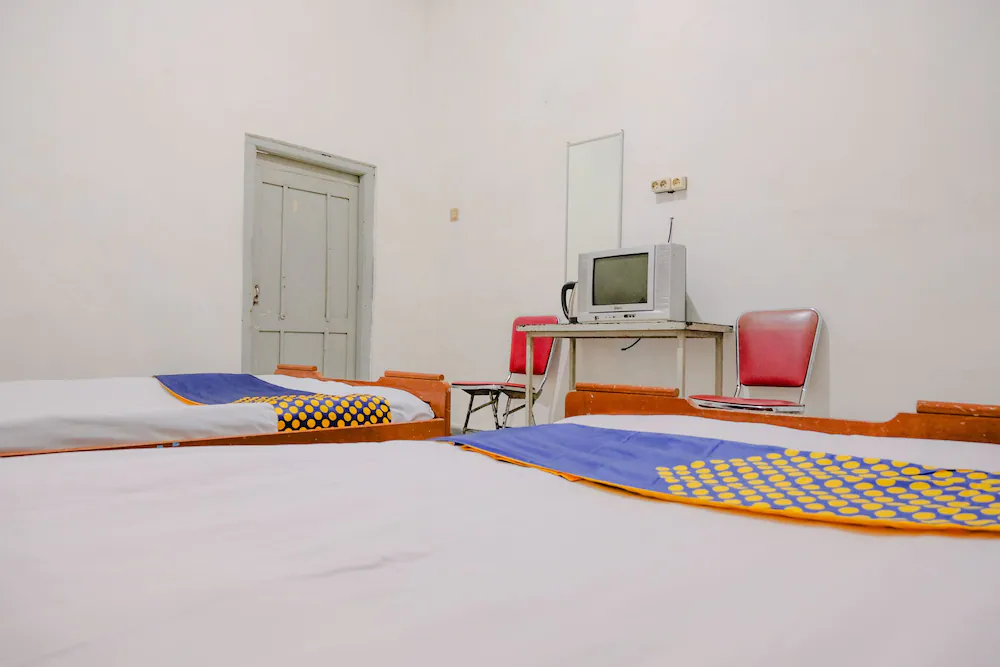 Hotel Raya by OYO Rooms