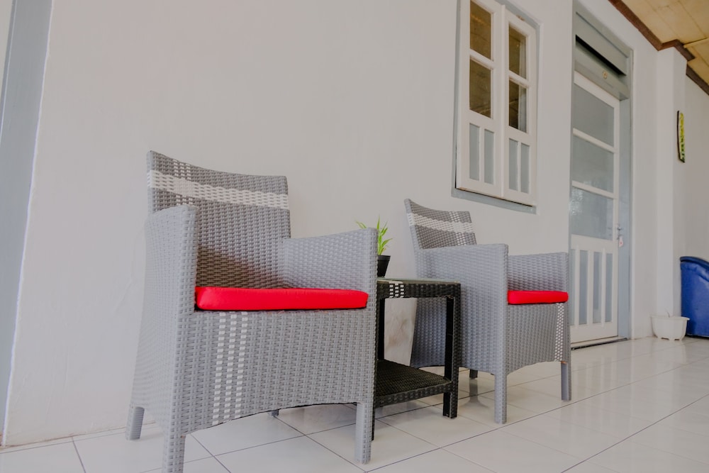 Hotel Raya by OYO Rooms