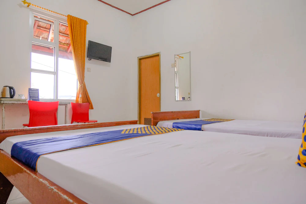 Hotel Raya by OYO Rooms