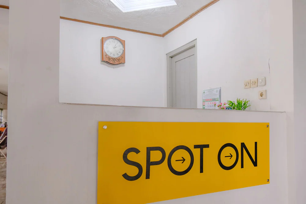 Hotel Raya by OYO Rooms