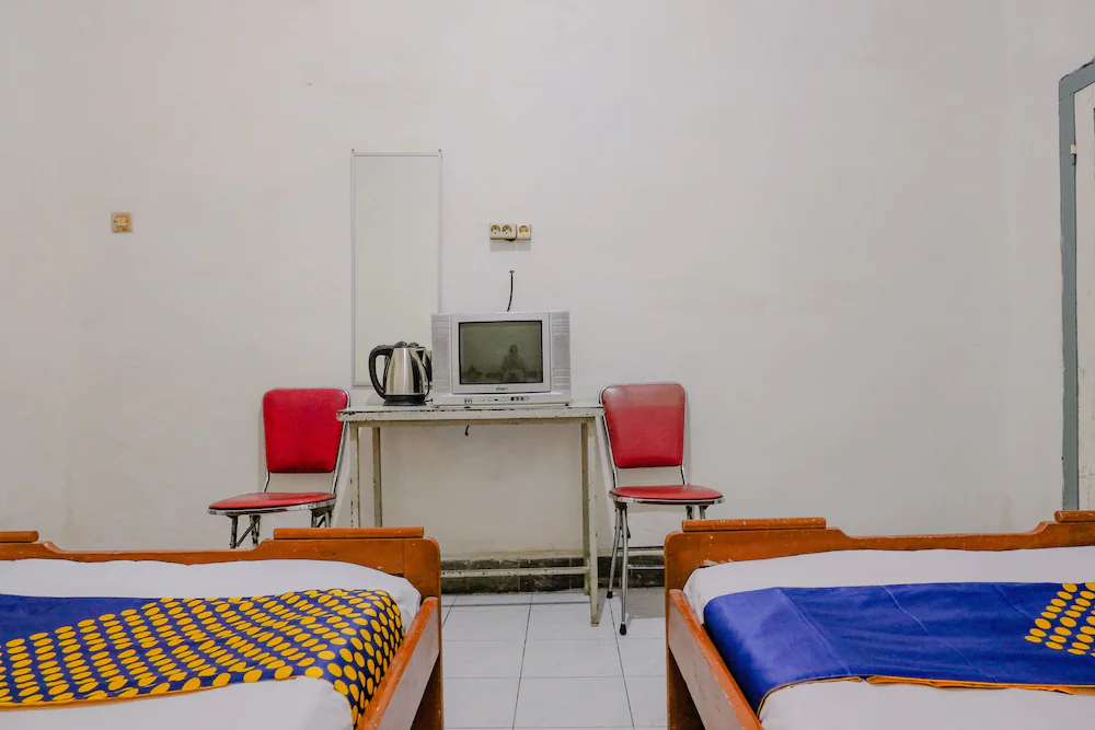 Hotel Raya by OYO Rooms