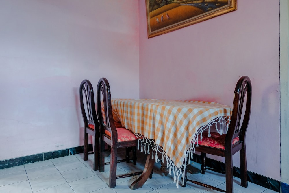 Tanggulasi Resto & Residence by OYO Rooms