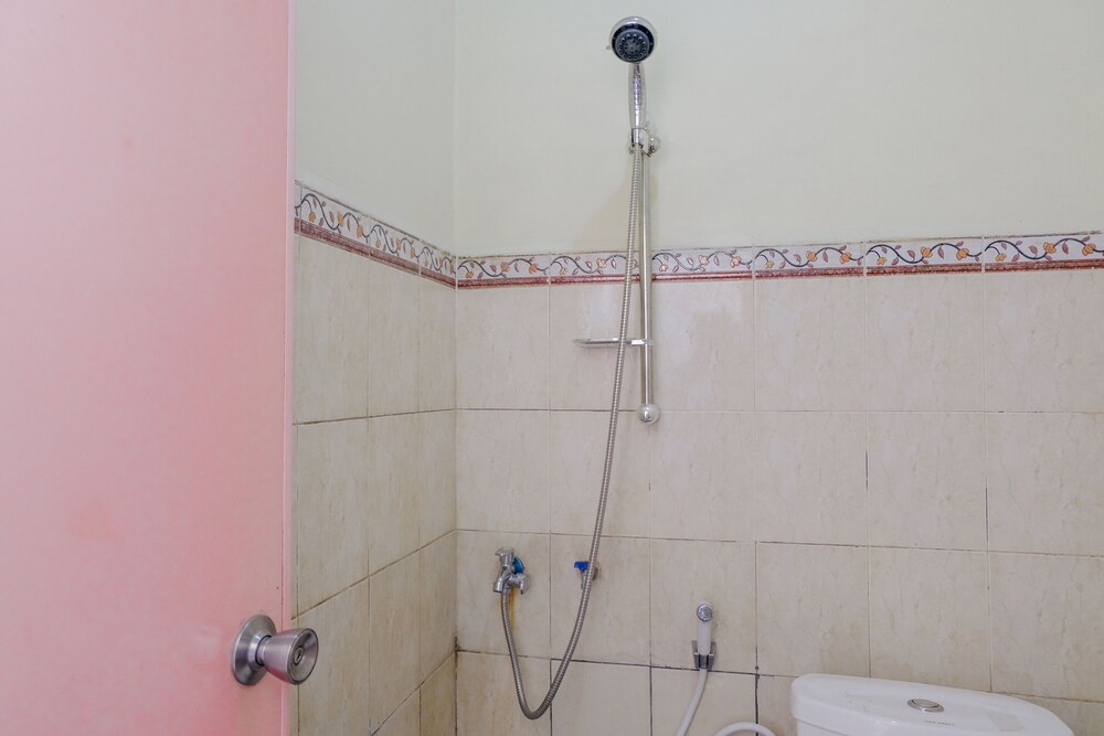 Tanggulasi Resto & Residence by OYO Rooms