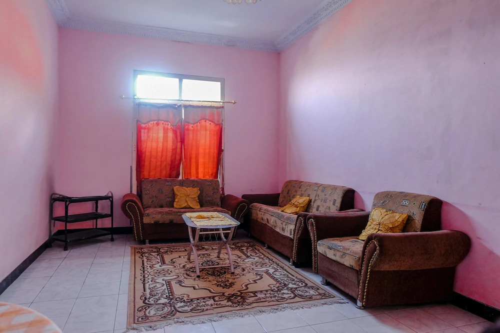 Tanggulasi Resto & Residence by OYO Rooms