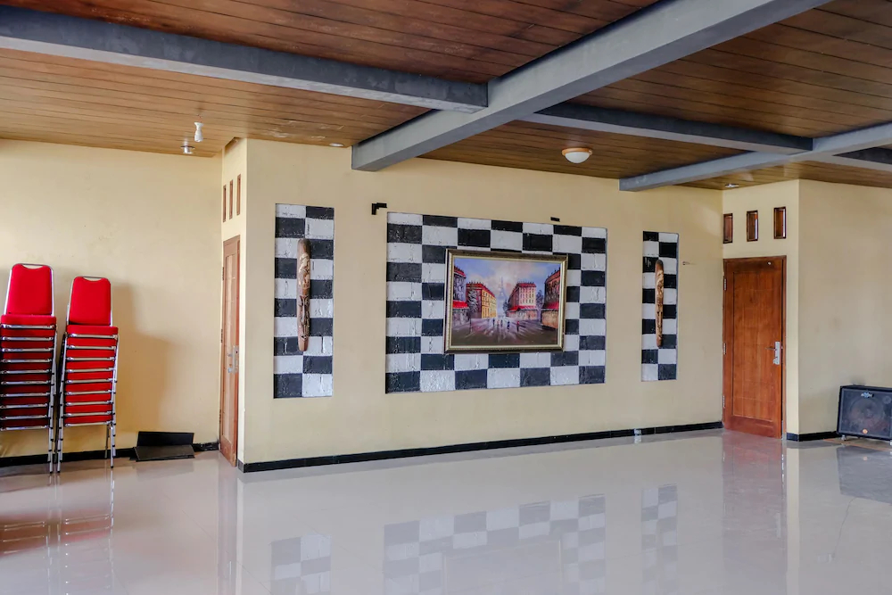 Tanggulasi Resto & Residence by OYO Rooms