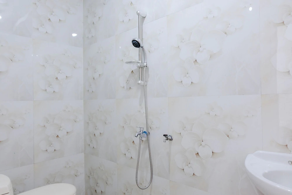 Tanggulasi Resto & Residence by OYO Rooms