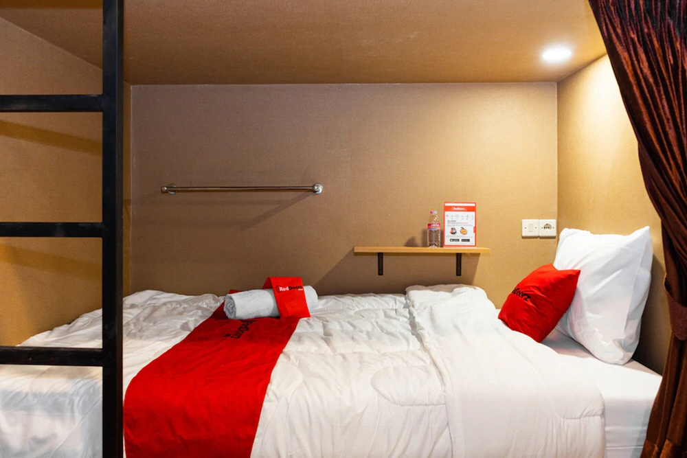 Dreams Capsule by RedDoorz