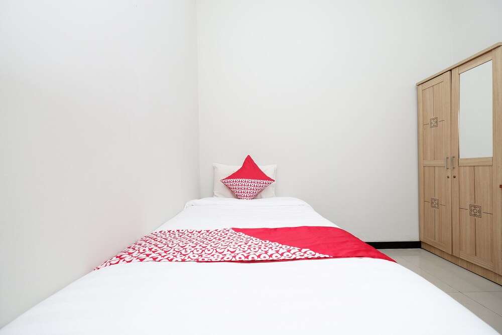 SPOT ON 1800 Ed Ed Residence