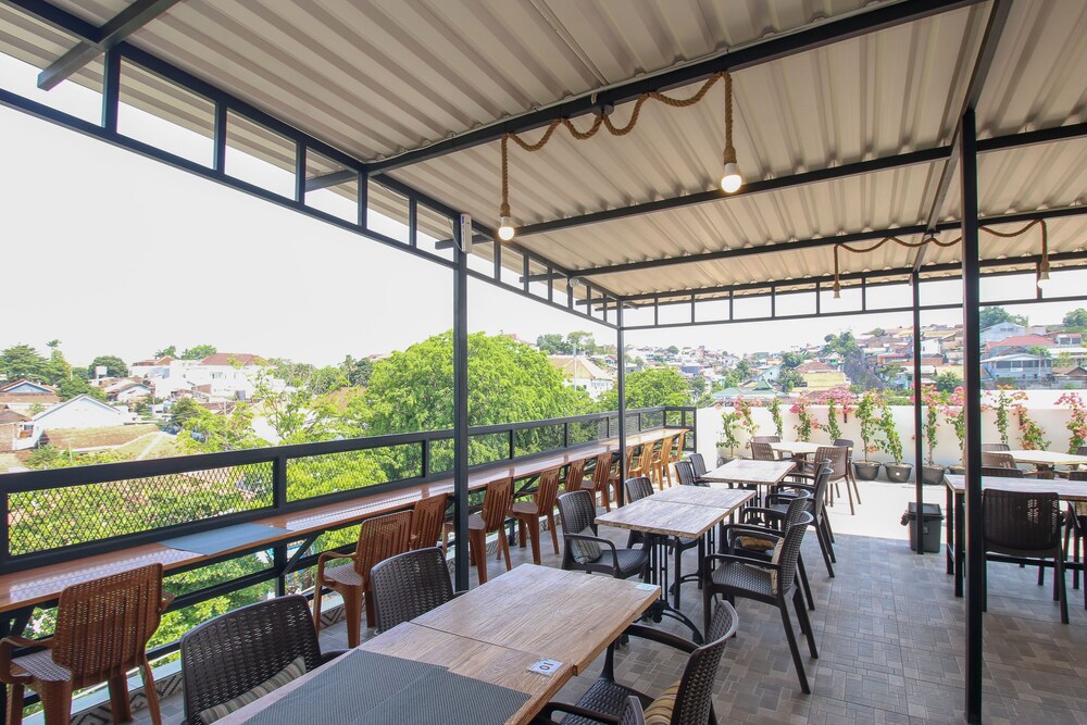 F & B Inn by Airy Rooms