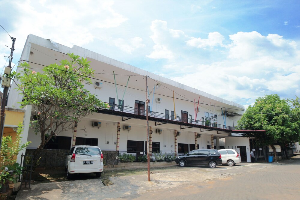 Galaxy Kost & Guest House by Airyrooms