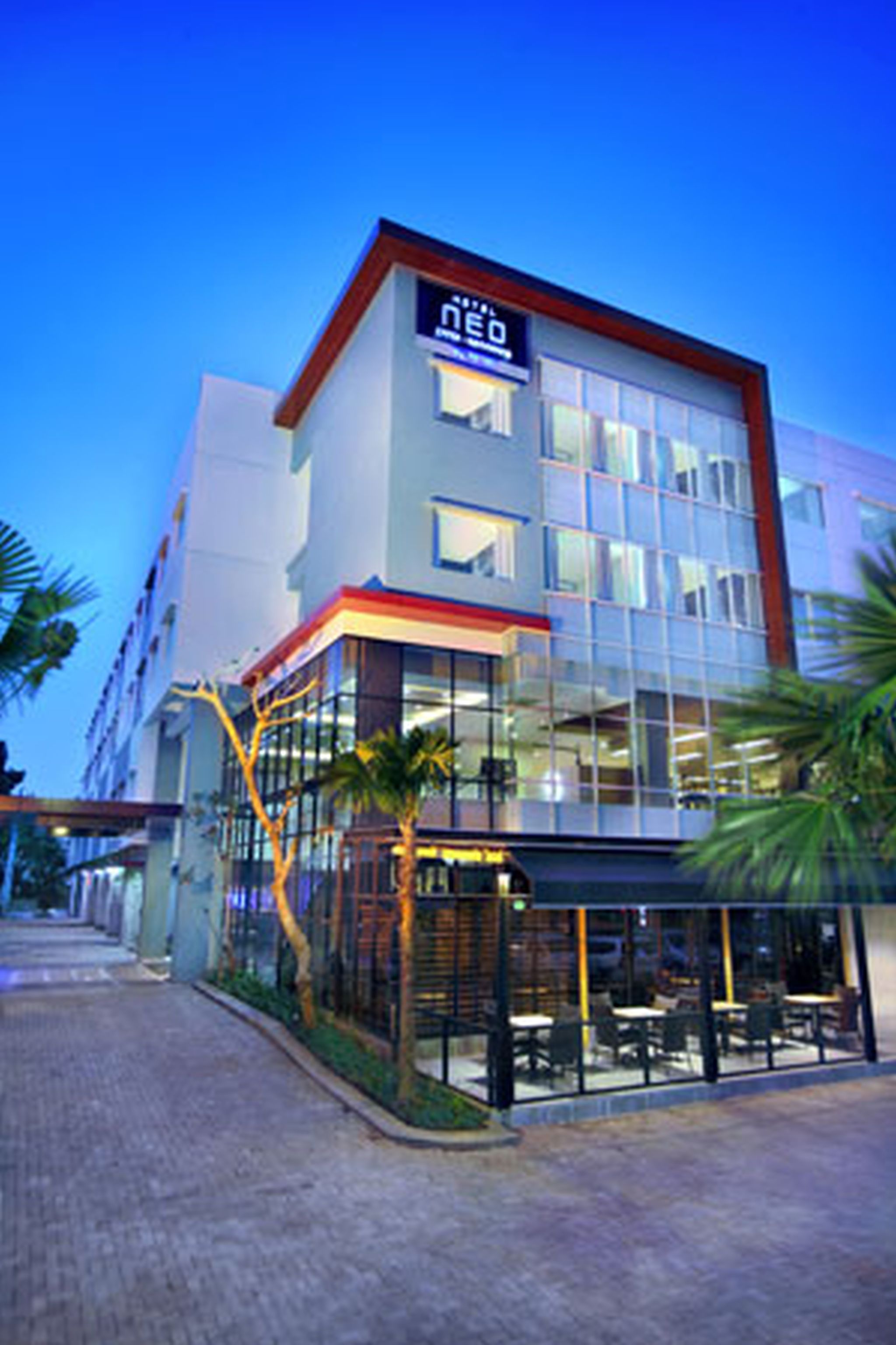 Hotel NEO Candi Semarang
