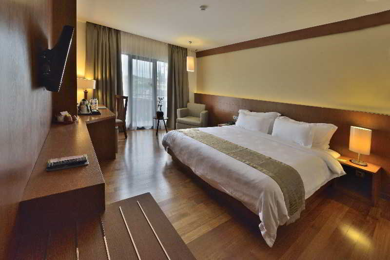 Oak Tree Emerald Semarang