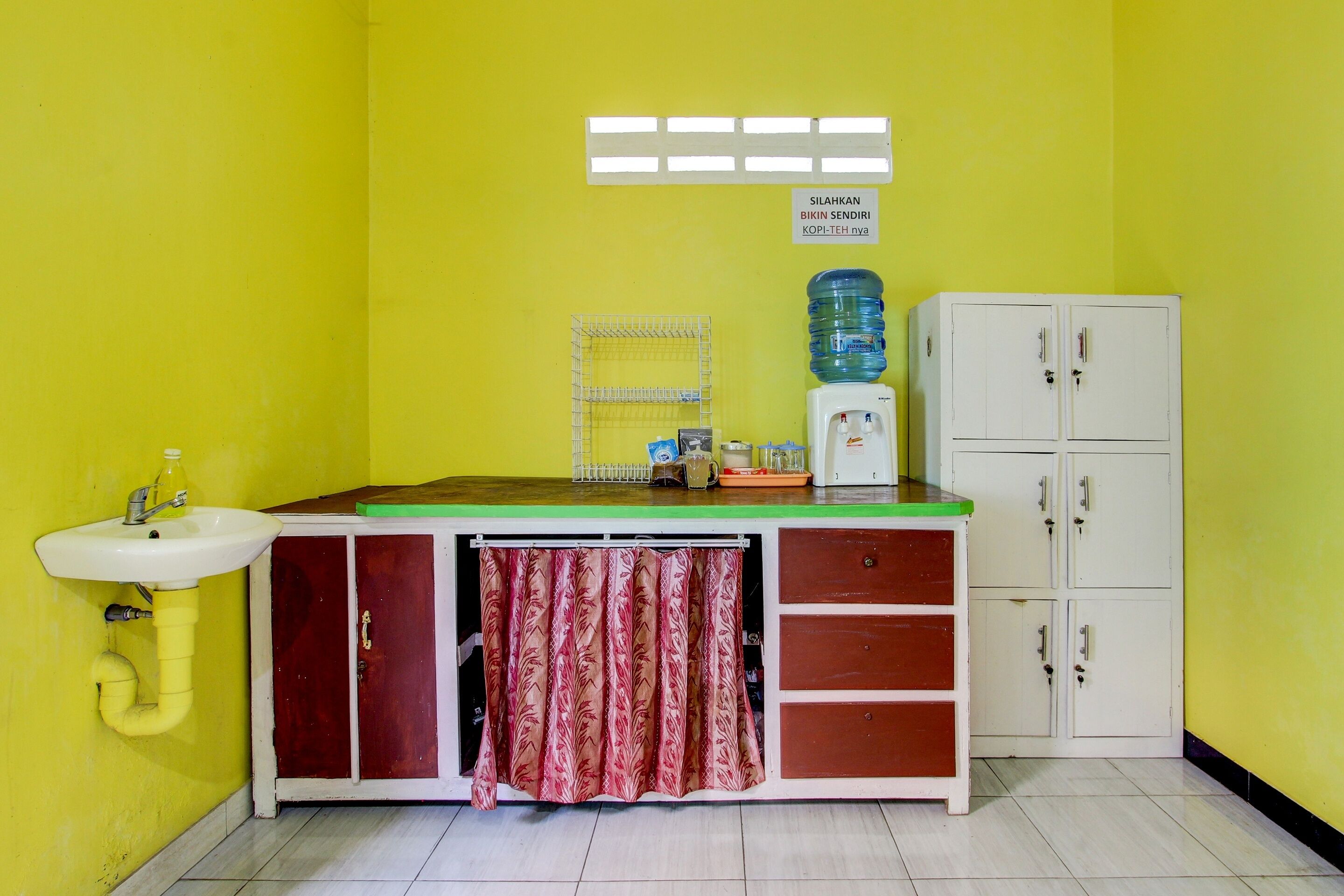 Spot On 92611 Lobak Hostel Capsule