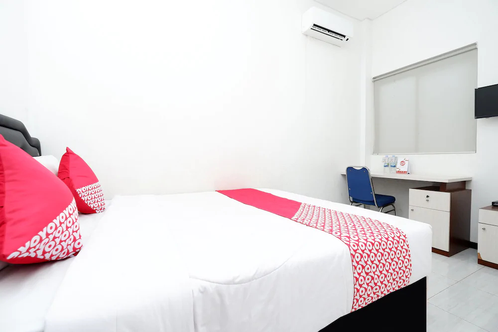 Sunshine Hostel by OYO Rooms