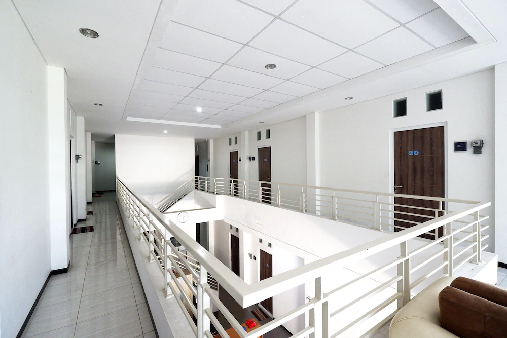 Sunshine Hostel by OYO Rooms