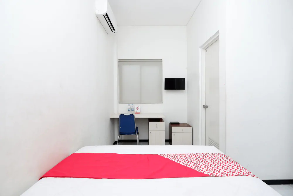Sunshine Hostel by OYO Rooms
