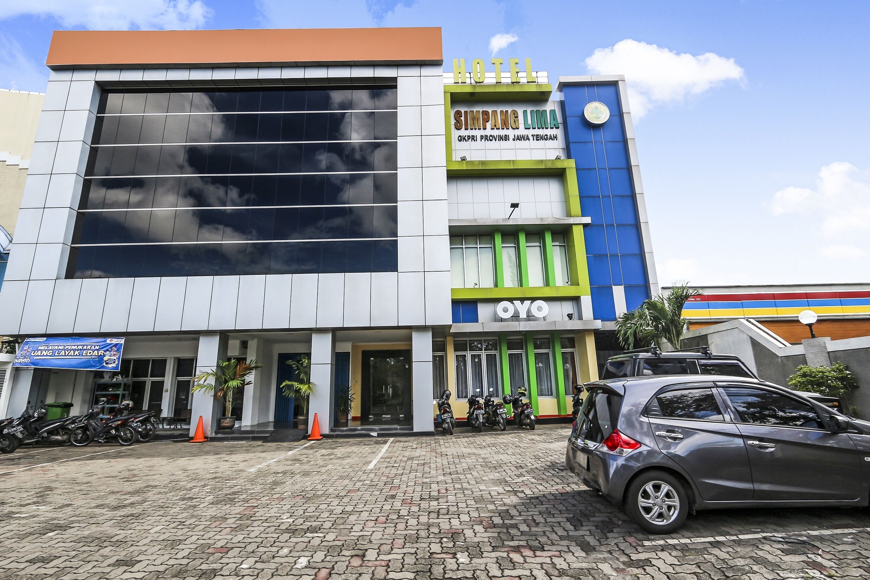 Super OYO 91036 Hotel Simpang Lima Gkpri