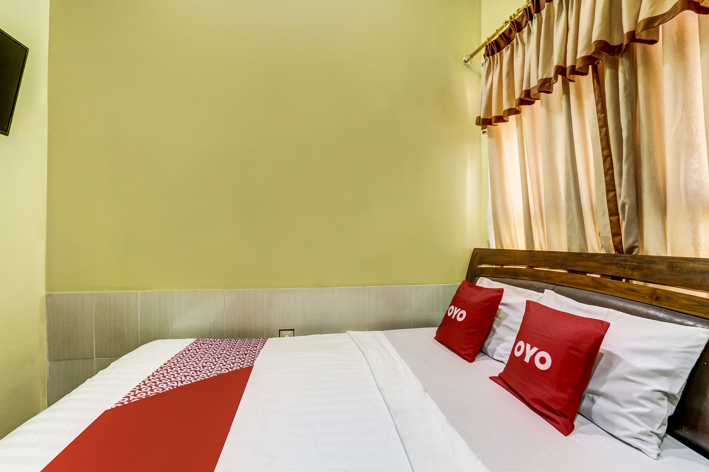 Super OYO 91036 Hotel Simpang Lima Gkpri